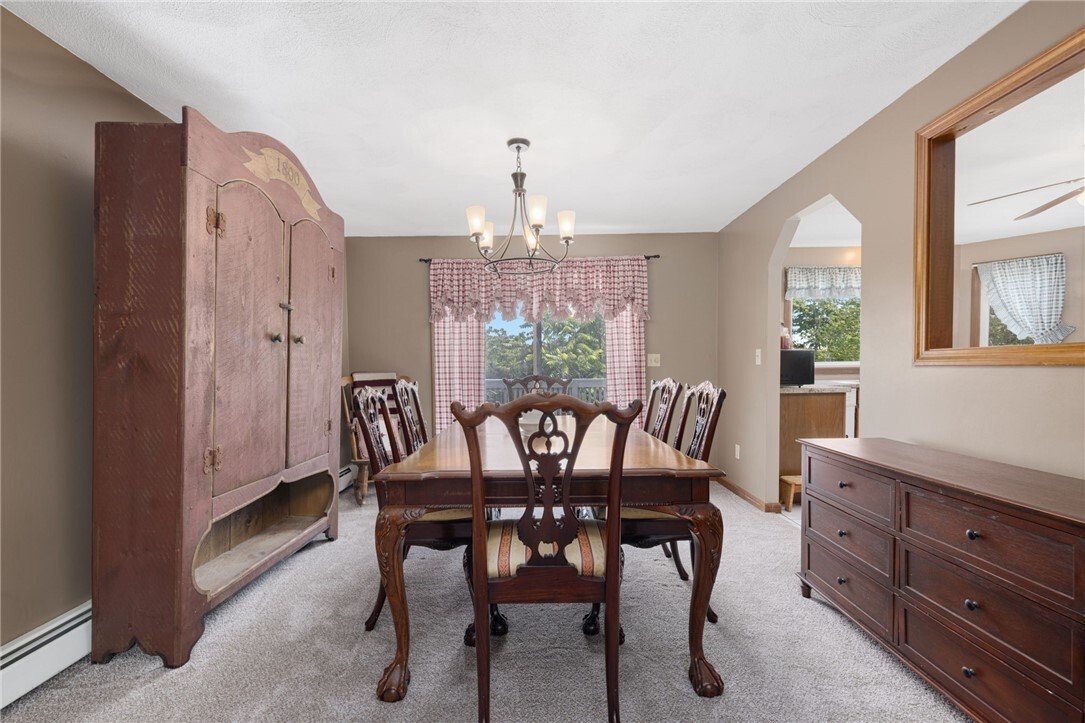 House in West Warwick, Rhode Island, United States 4 - 18439040