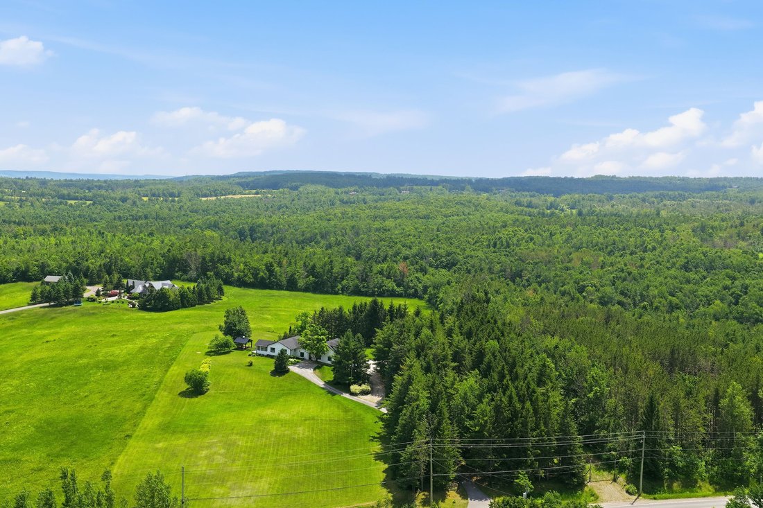 House in Clearview, Ontario, Canada 4 - 18298332