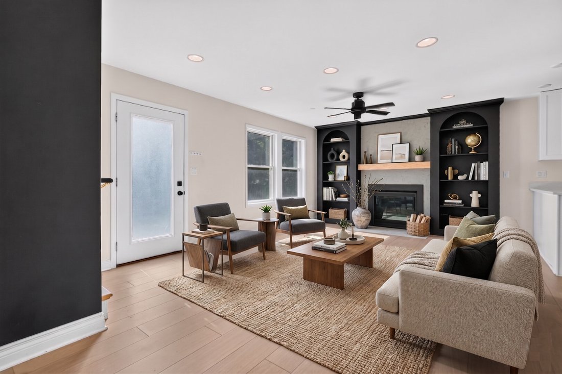 House in Des Plaines, Illinois, United States 3 - 18440346