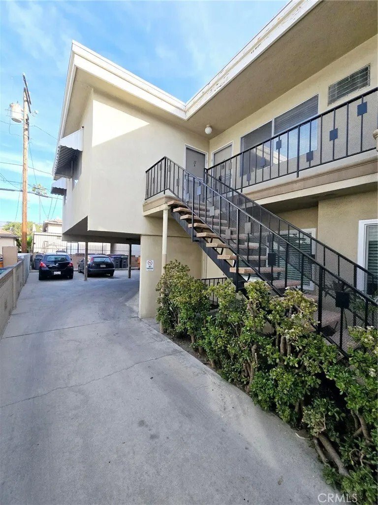 Glendale, California, United States 5 - 18439923