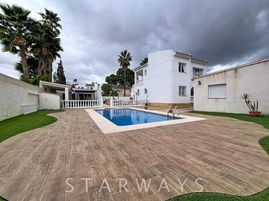 Chalet in l'Alfas del Pi, Valencian Community, Spain 2 - 18438873