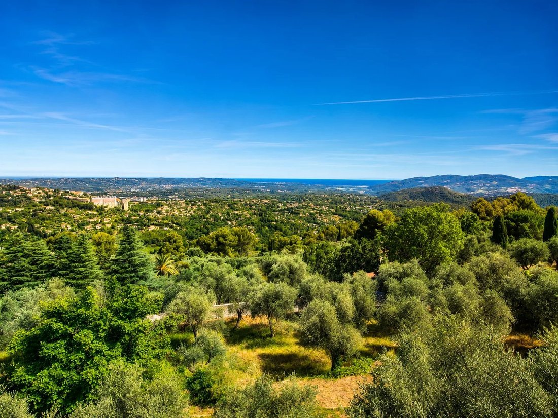 Villa in Grasse, Provence-Alpes-Côte d'Azur, France 3 - 18437244