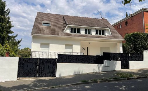 House in Louise Michel-Temple, Clichy-sous-Bois, France 1