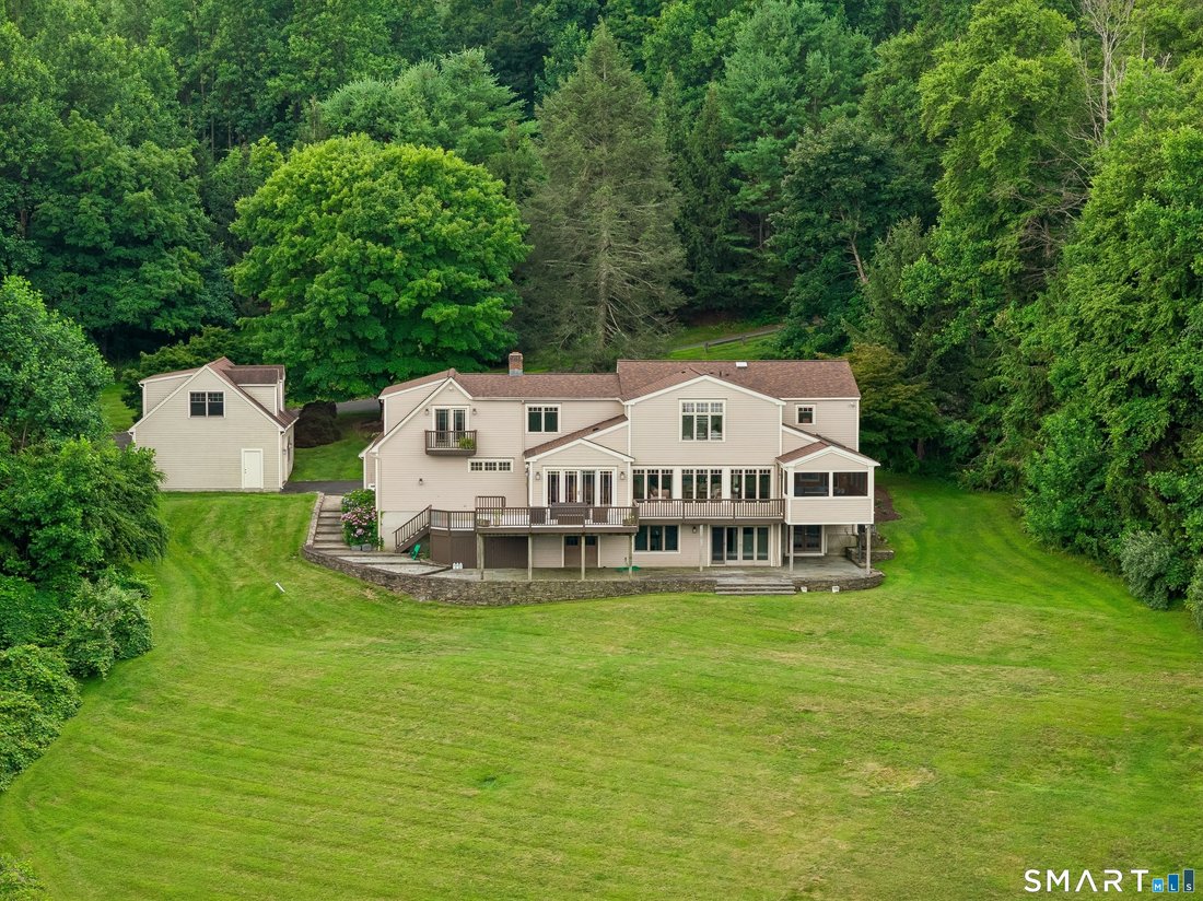 House in Newtown, Connecticut, United States 3 - 18436573