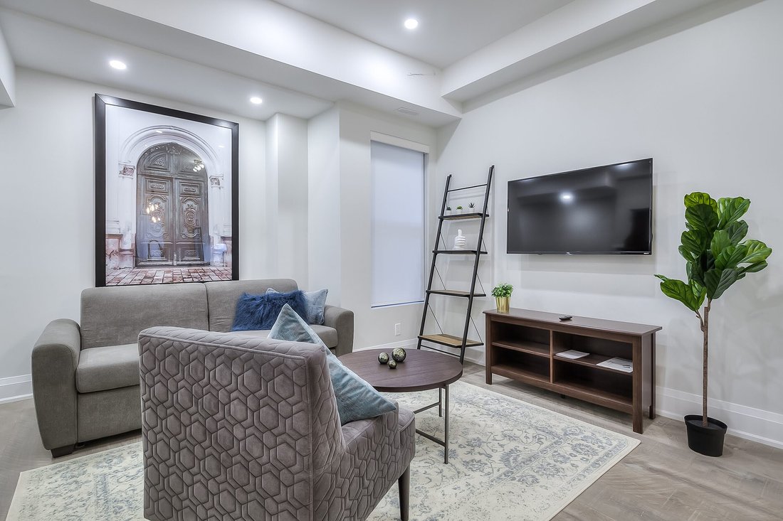 Townhouse in Toronto, Ontario, Canada 4 - 18435560