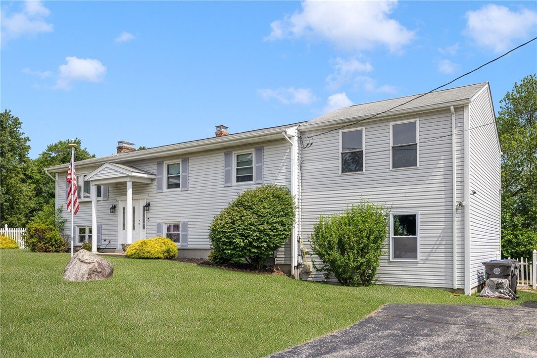 House in West Warwick, Rhode Island, United States 1 - 18439040