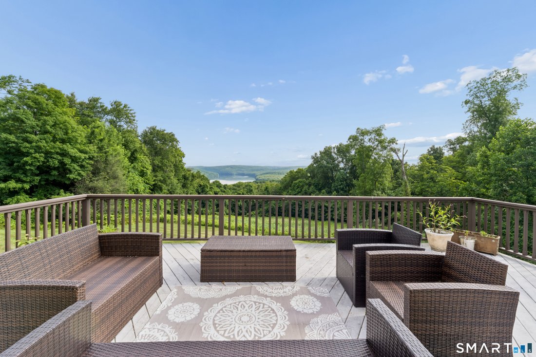 House in Newtown, Connecticut, United States 4 - 18436573