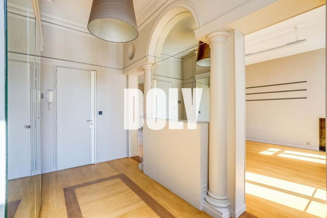 Wohnung in Triangle d'Or, Paris 8e Arrondissement, Paris 5 - 18436090