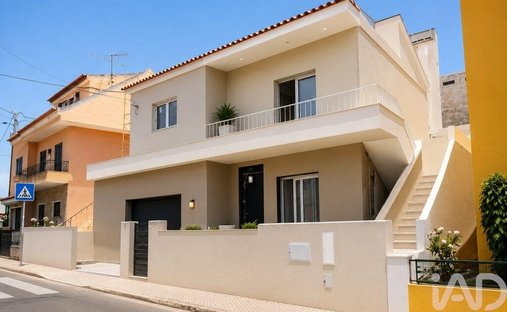 Townhouse in Santa Maria, Sao Pedro e Matacaes, Lisbon, Portugal 1