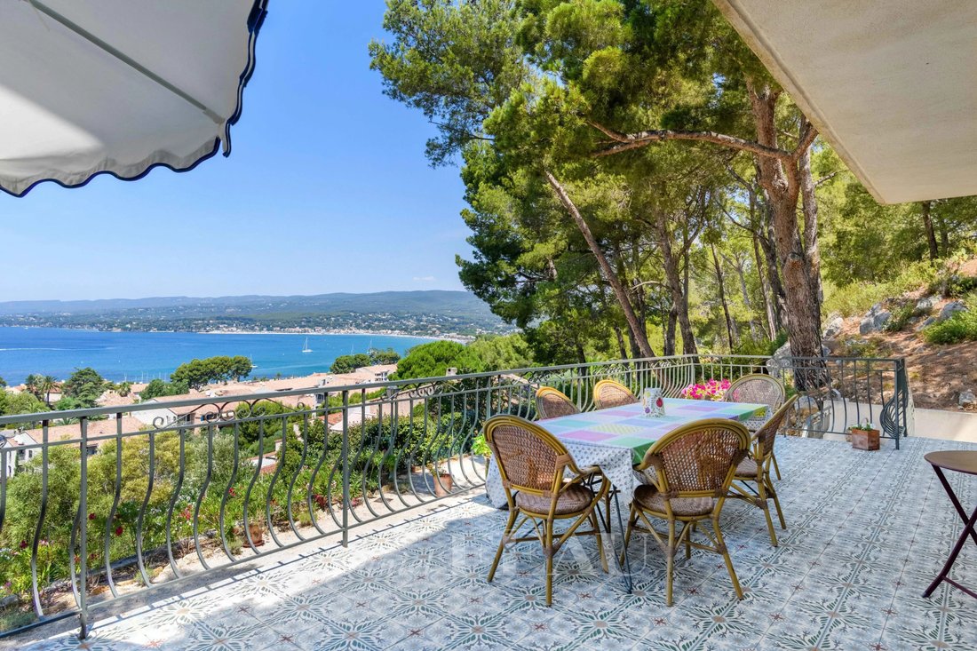 House in Saint-Cyr-sur-Mer, Provence-Alpes-Côte d'Azur, France 4 - 18438179