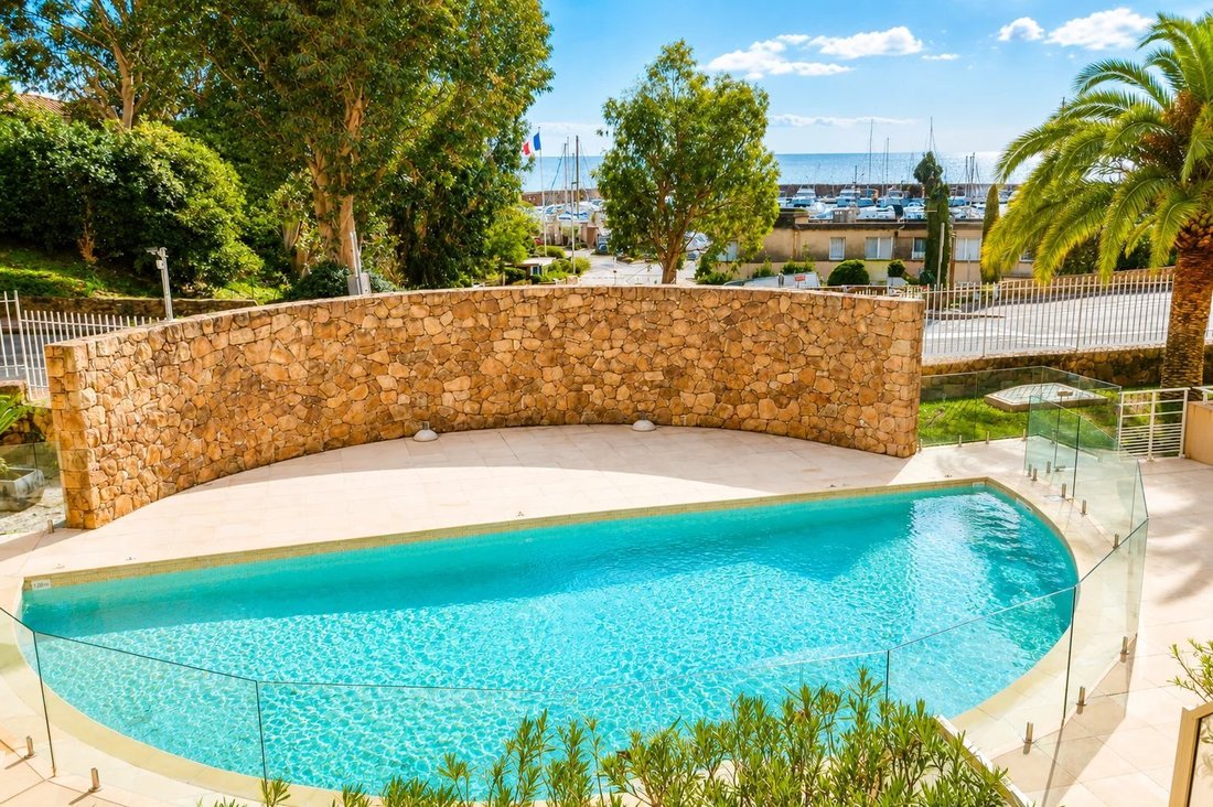 Apartment in Théoule-sur-Mer, Provence-Alpes-Côte d'Azur, France 1 - 18437192