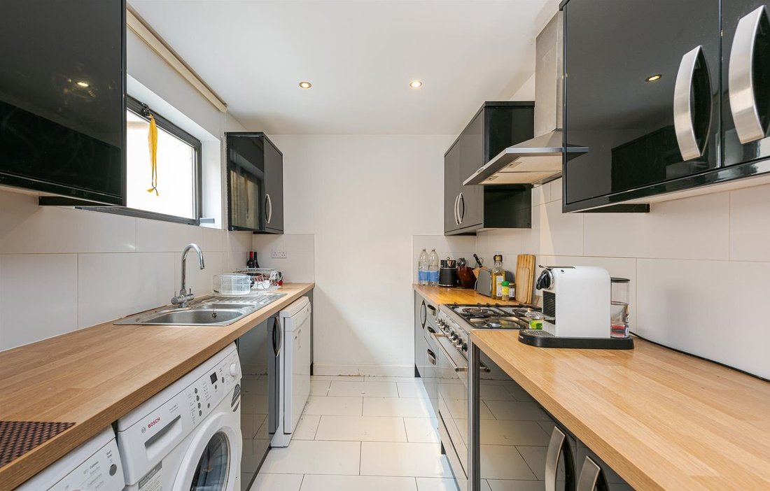 Apartment in Earls Court, Kensington And Chelsea, England 4 - 18436229