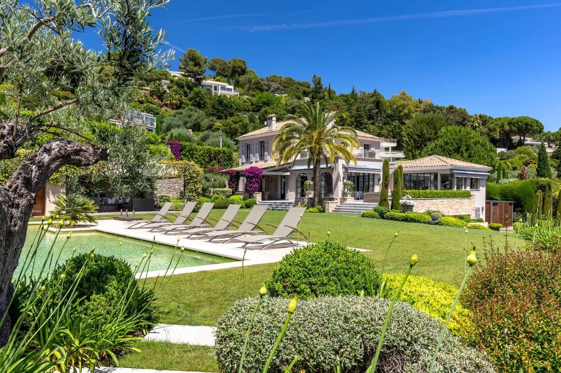 Villa in Cannes, Provence-Alpes-Côte d'Azur, France 3 - 18438172