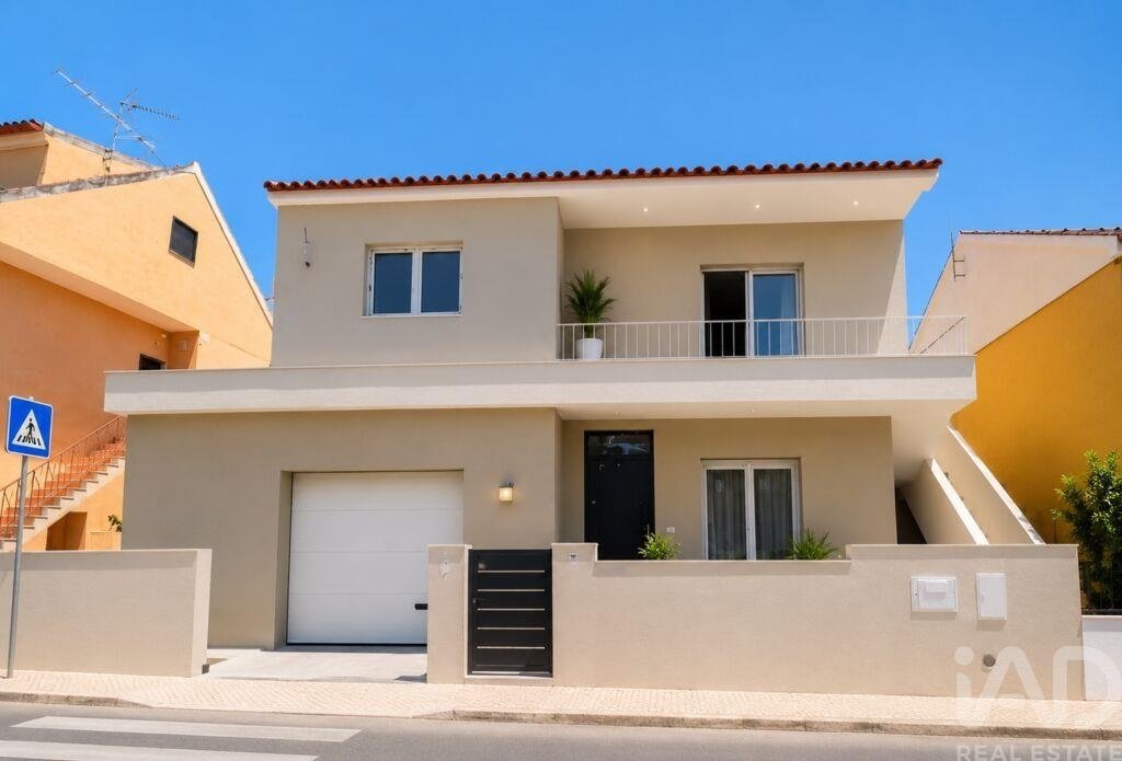 Townhouse in Santa Maria, Sao Pedro e Matacaes, Lisbon, Portugal 2 - 17047116
