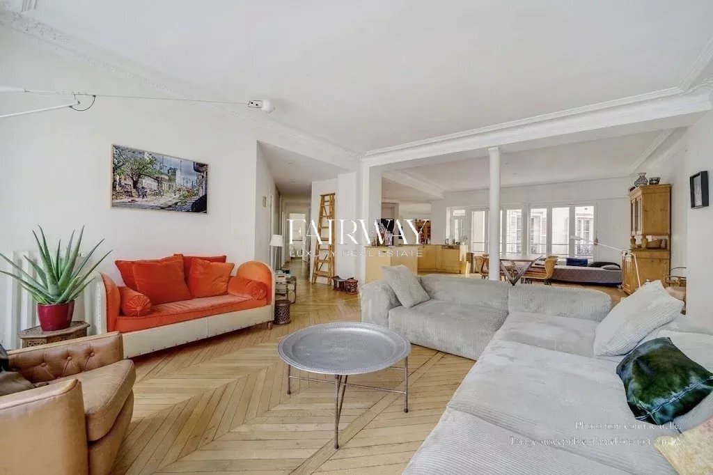 Apartment in Saint Vincent de Paul-Lariboisière, Paris 10e Arrondissement, Paris 3 - 18352702