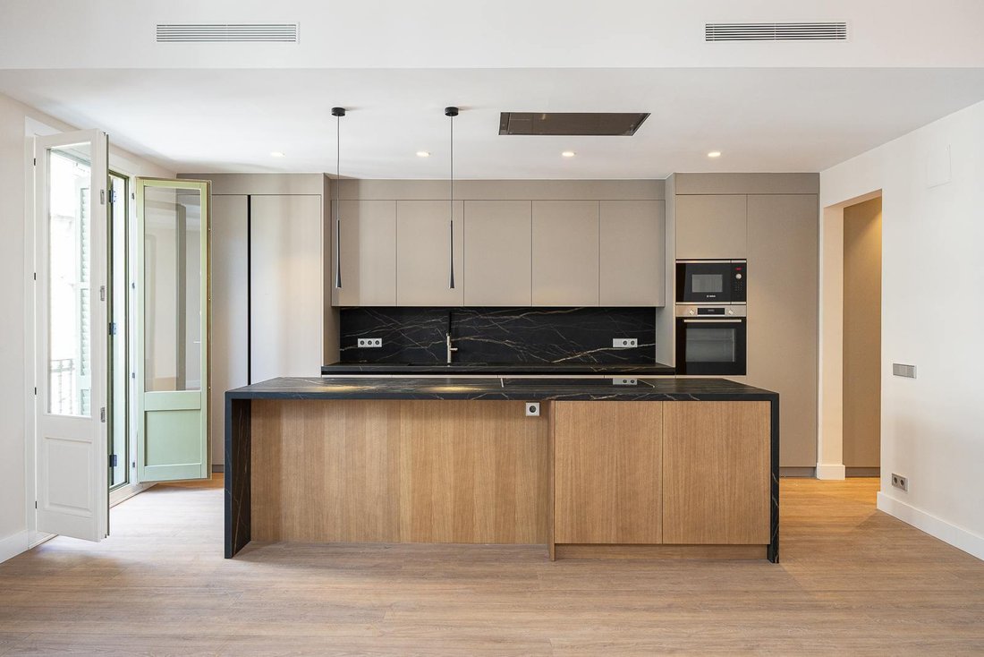 Apartment in Ciutat Vella, Barcelona, Spain 5 - 18437635