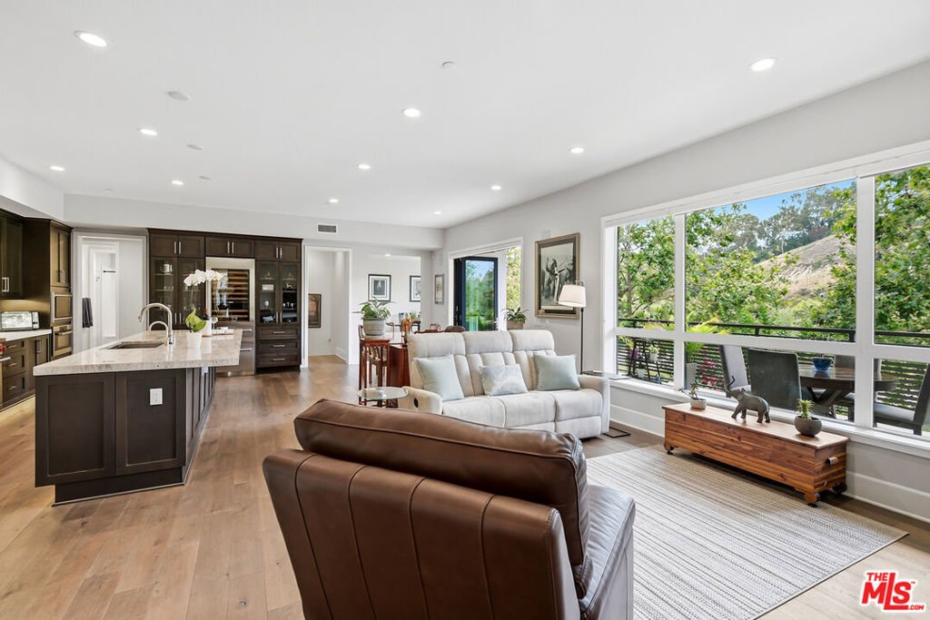 Condo in Los Angeles, California, United States 3 - 18442332