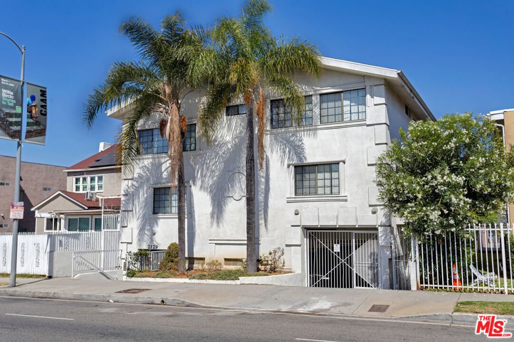 Los Angeles, California, United States 2 - 18435992