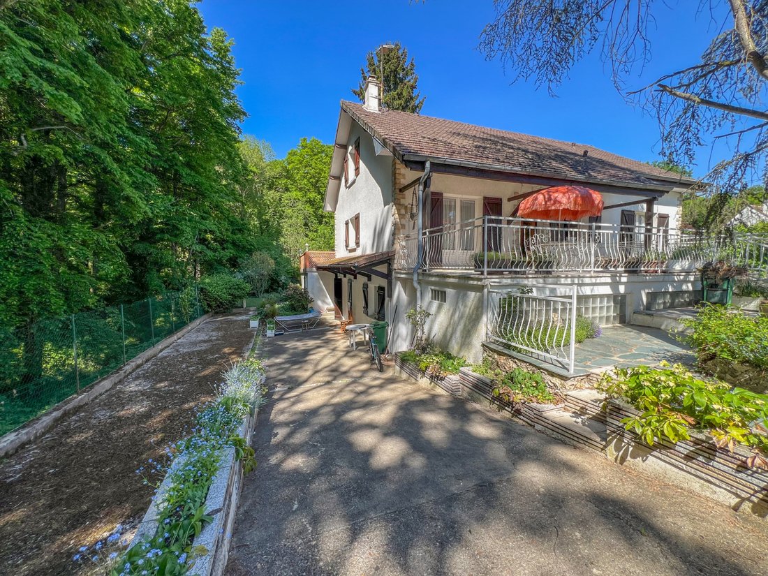 House in Le Mesnil-Saint-Denis, Ile-de-France, France 2 - 18439560