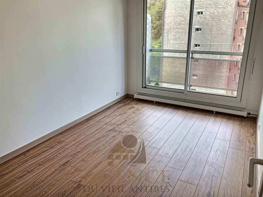Apartment in Perouses, Paris, Ile-de-France 5 - 18437010