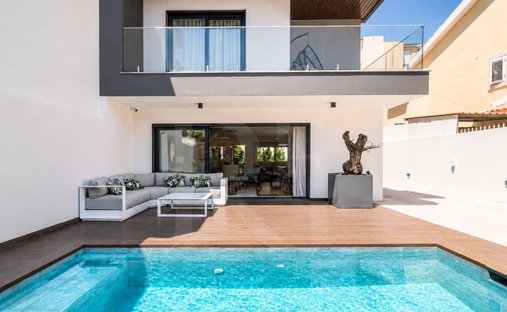 House in Carcavelos e Parede, Lisbon, Portugal 1