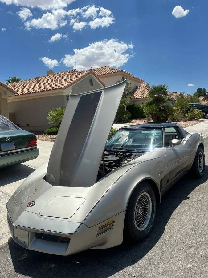 Coupe in Glendale, United States 1 - 18442402