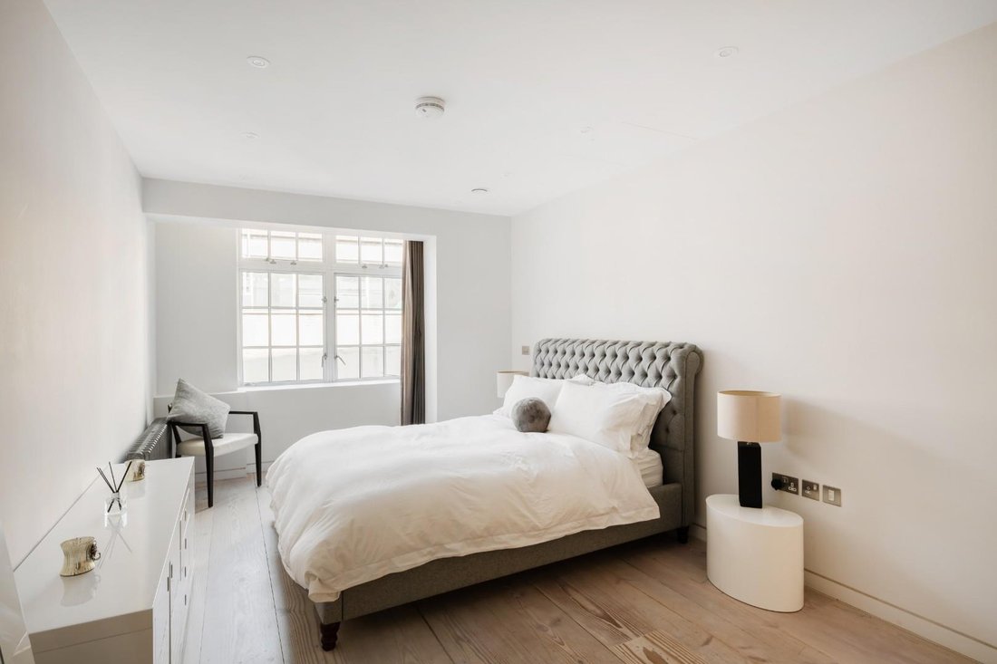 Apartment in Chinatown, Soho, England 5 - 18436253