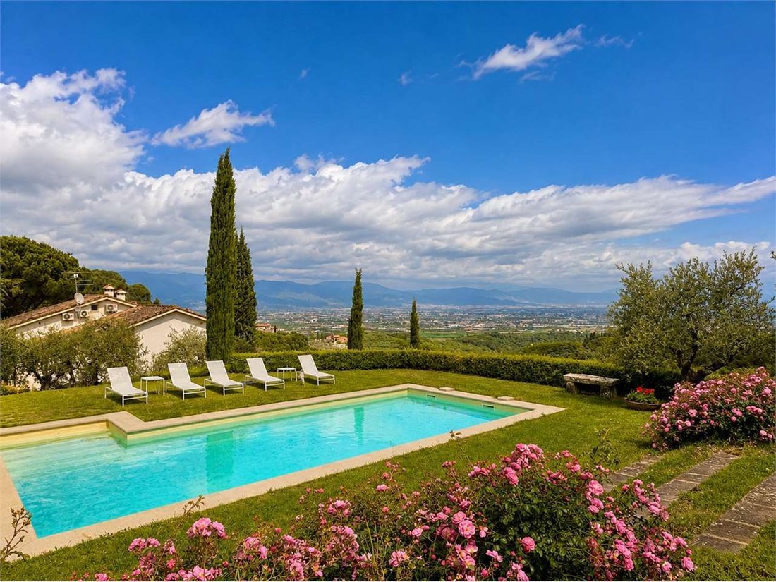 Villa in Serravalle Pistoiese, Tuscany, Italy 1 - 18439933