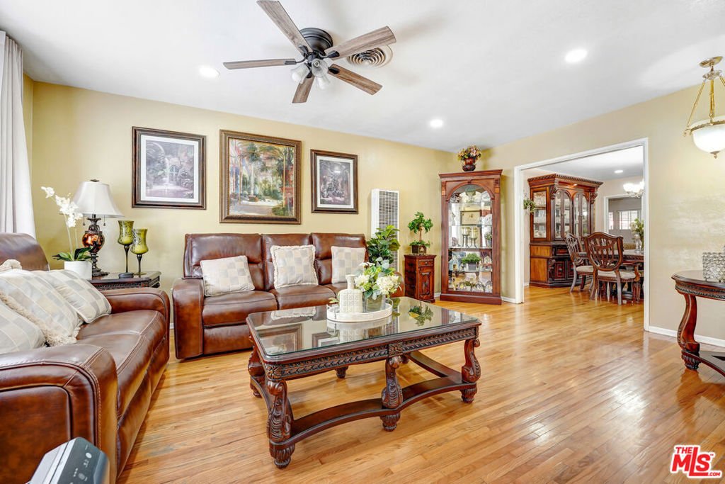 House in Burbank, California, United States 3 - 18439196