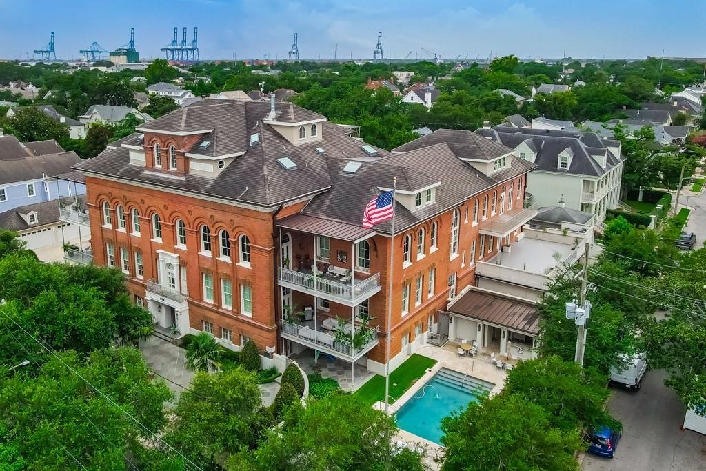 Condo in New Orleans, Louisiana, United States 1 - 18439484