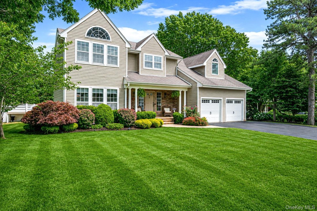 House in Centereach, New York, United States 1 - 18443059