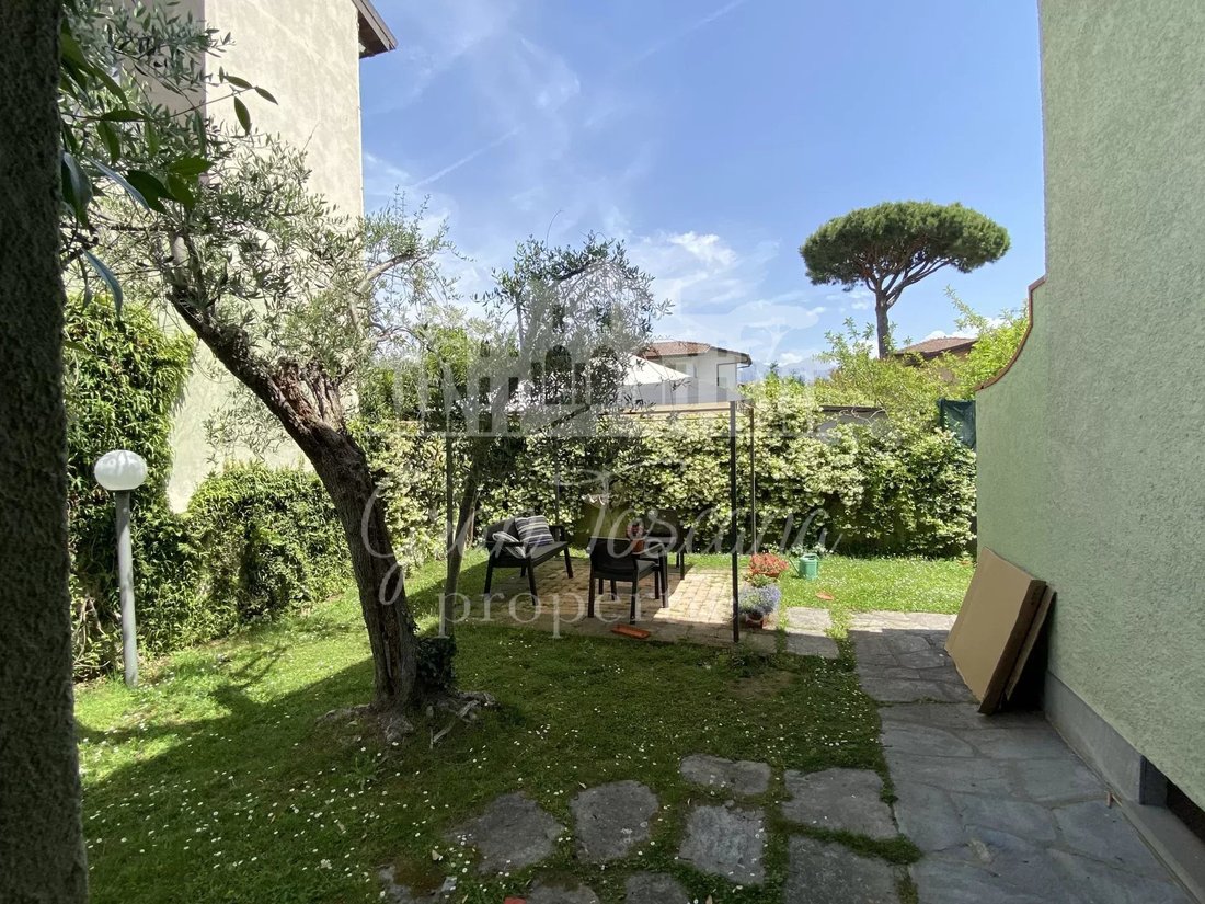 House in Center, Forte dei Marmi, Tuscany 1 - 18438200