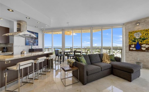 Condo in Miami Beach, Florida, United States 1