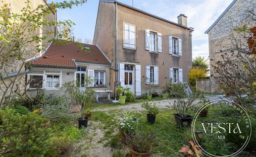 House in Brochon, Bourgogne – Franche-Comté, France 1