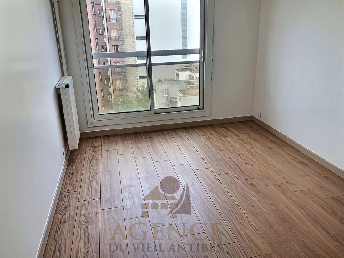 Apartment in Perouses, Paris, Ile-de-France 4 - 18437010