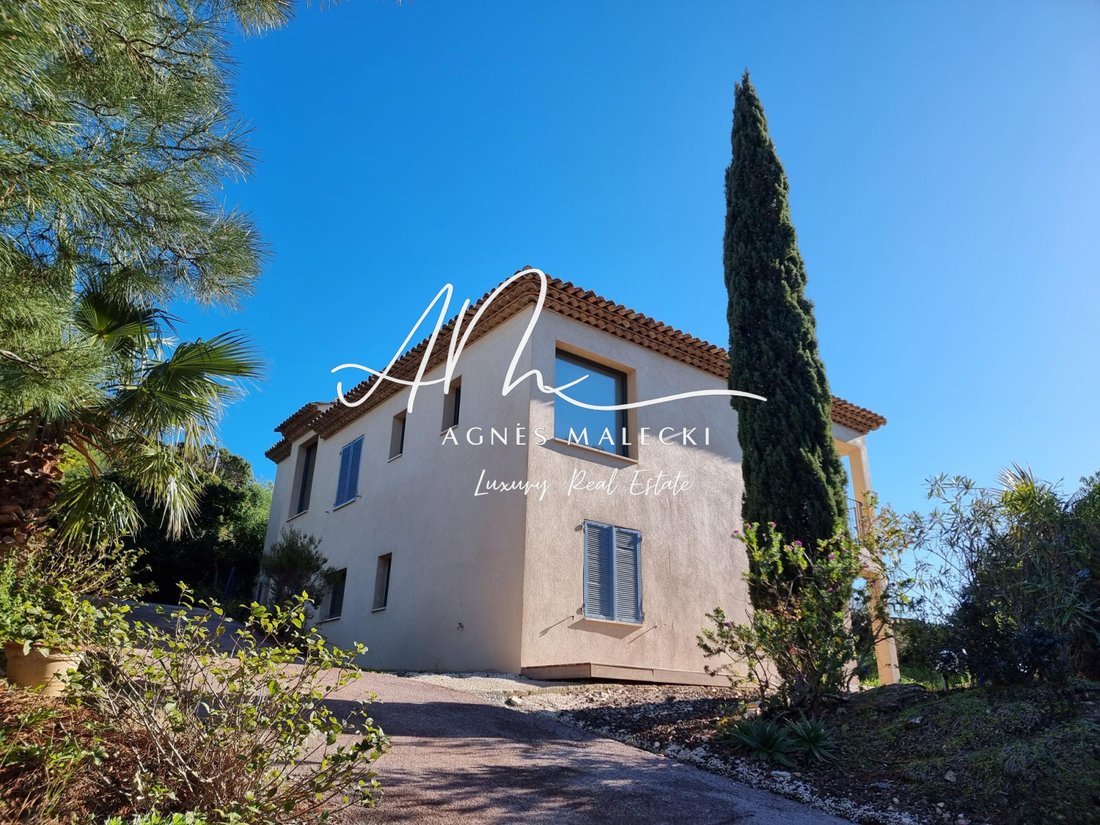 Estate in Rayol-Canadel-sur-Mer, Provence-Alpes-Côte d'Azur, France 2 - 15389882