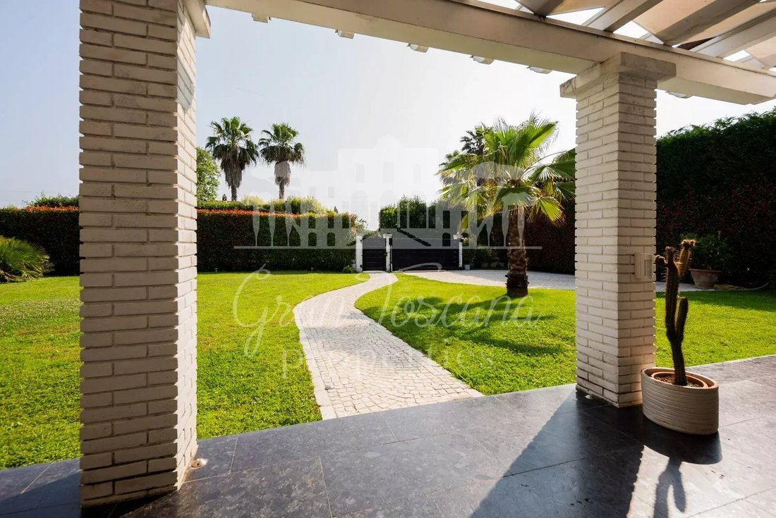 Villa in Pietrasanta, Tuscany, Italy 5 - 18438196