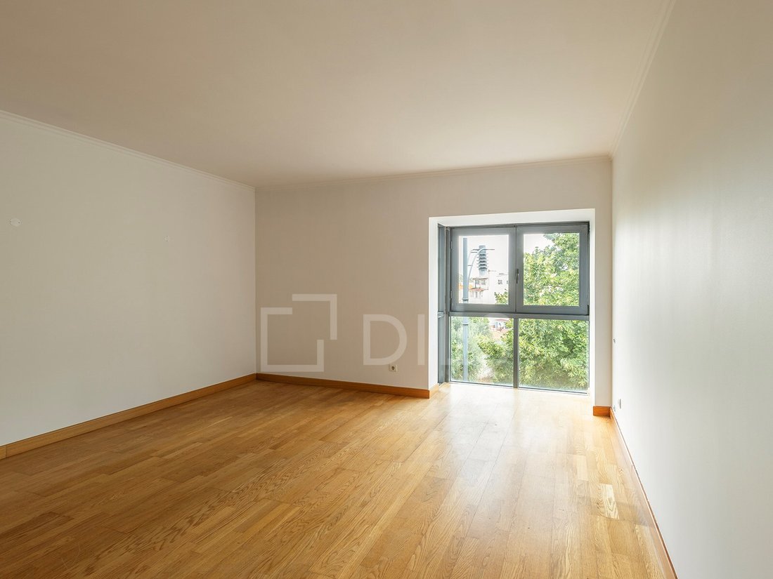 Apartment in Campolide, Lisbon, Portugal 3 - 18123847