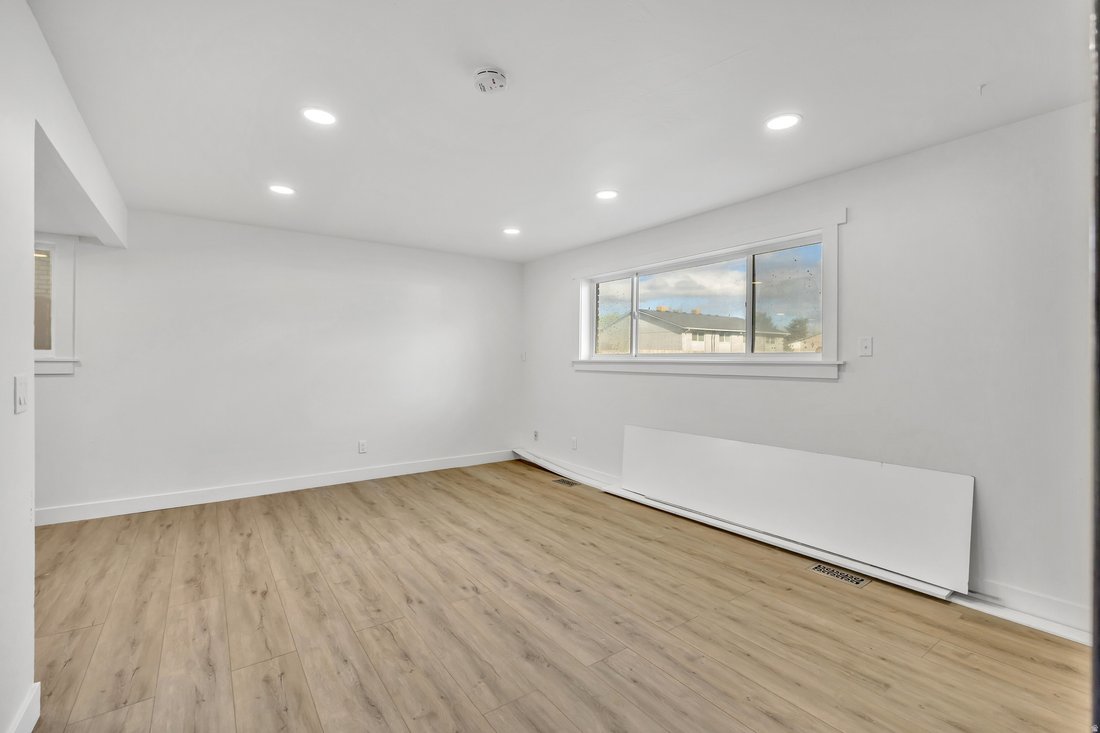 Midvale, Utah, United States 3 - 18442039