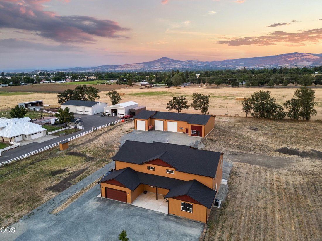 House in Medford, Oregon, United States 4 - 18439754