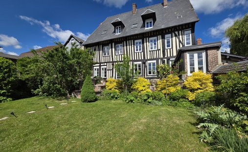 Estate in Bernay, Normandy, France 1