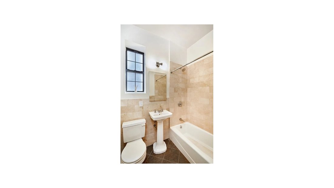 New York, New York, United States 3 - 18440611