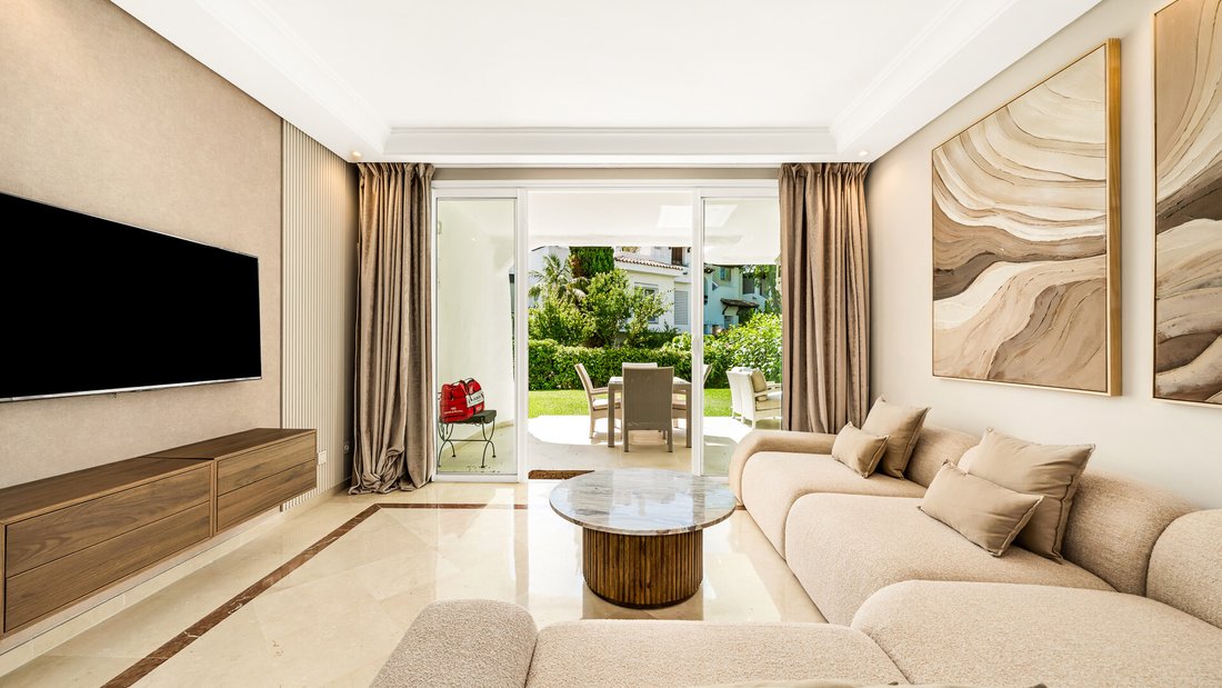 Apartment in Puerto Banus, Marbella, Spain 3 - 18439278