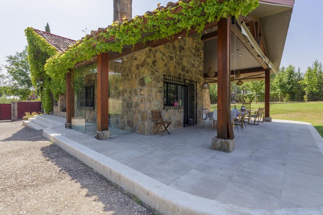 Villa in Somosaguas, Pozuelo de Alarcon, Comunidad de Madrid 4 - 18437631