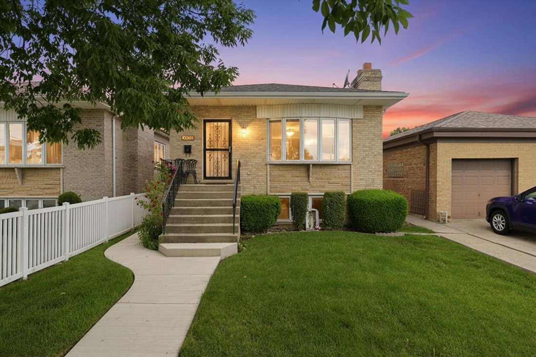 House in Chicago, Illinois, United States 1 - 18437322