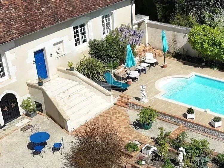 Estate in Saint-Germain-du-Puy, Centre-Val de Loire, France 1 - 16551703