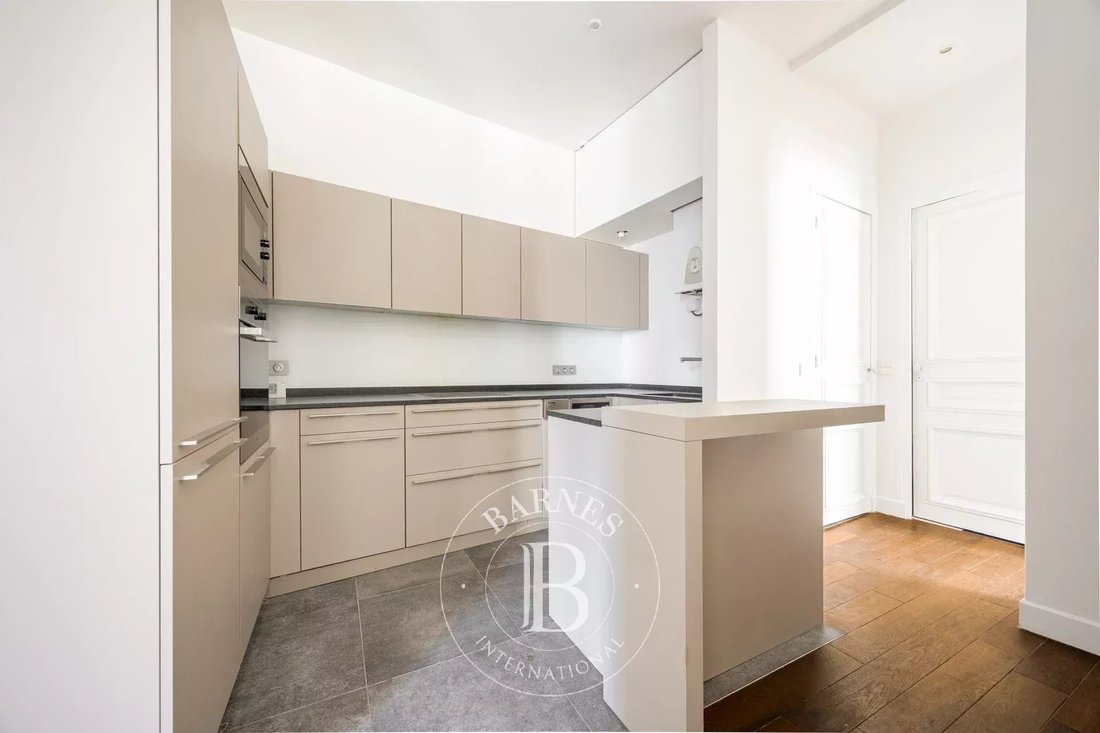 Apartment in Elysées-Madeleine, Paris 8e Arrondissement, Paris 4 - 18438190