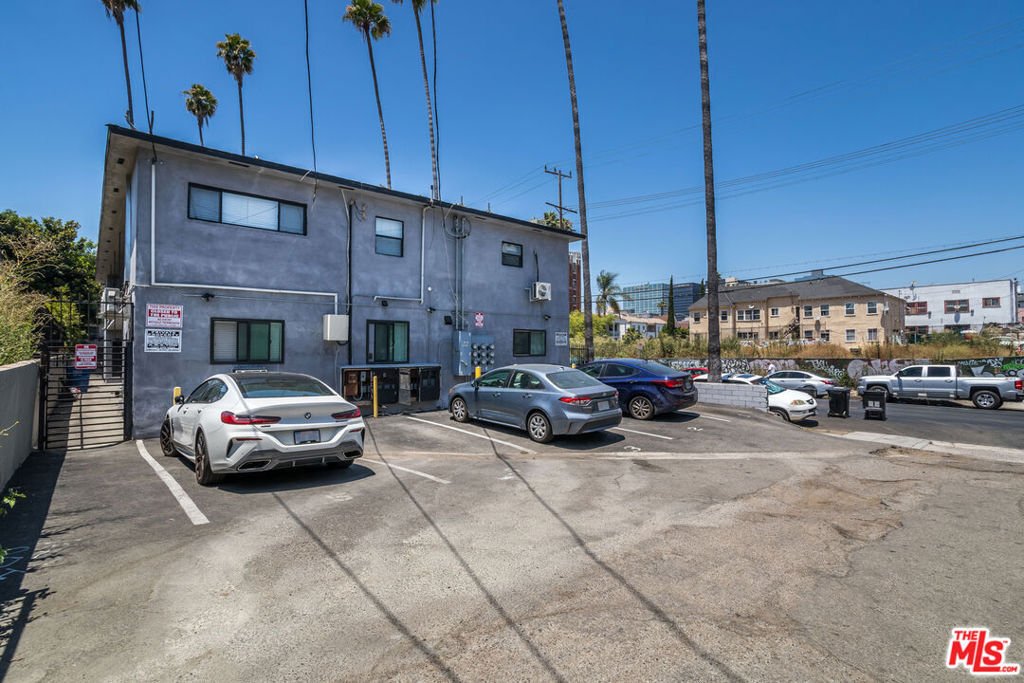 Los Angeles, California, United States 3 - 18439154