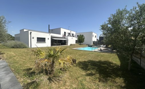 Domaine à Orcet, Auvergne-Rhône-Alpes, France 1