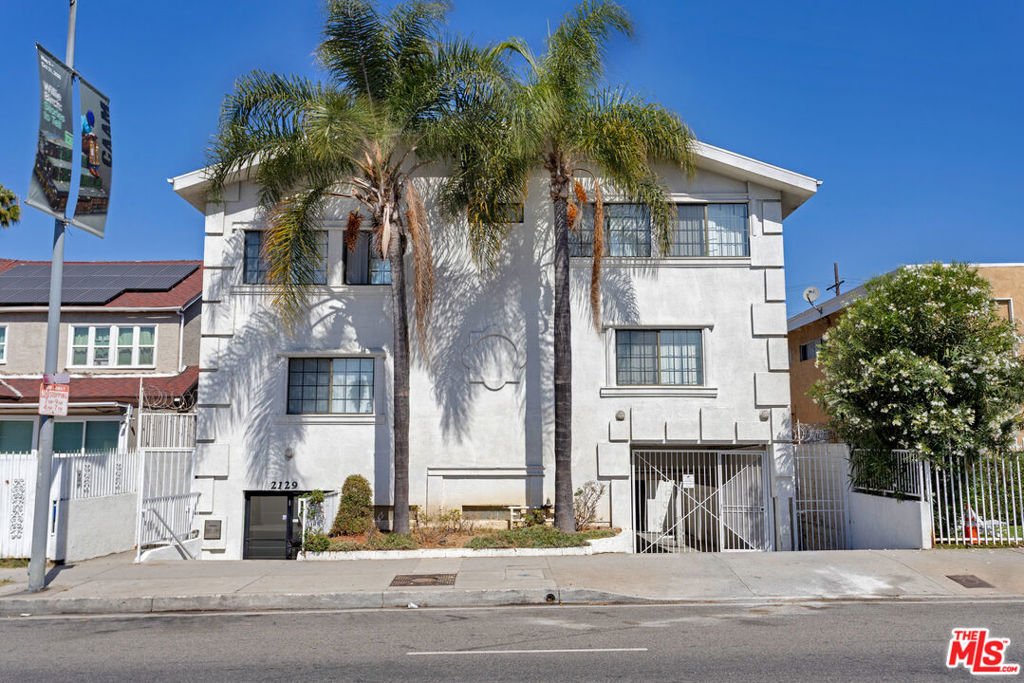 Los Angeles, California, United States 1 - 18435992